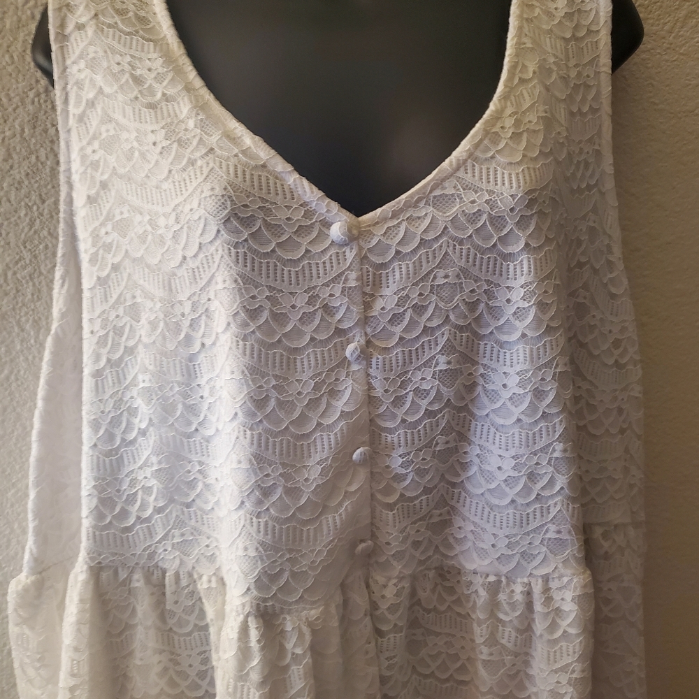 Torrid lace sleeveless top size 4